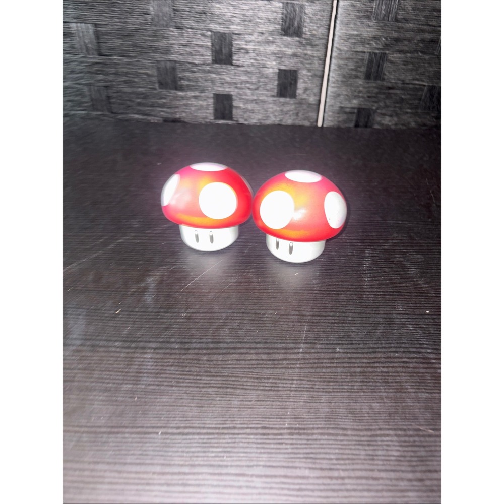 Lot of 2 Nintendo super Mario red  mushroom capsules